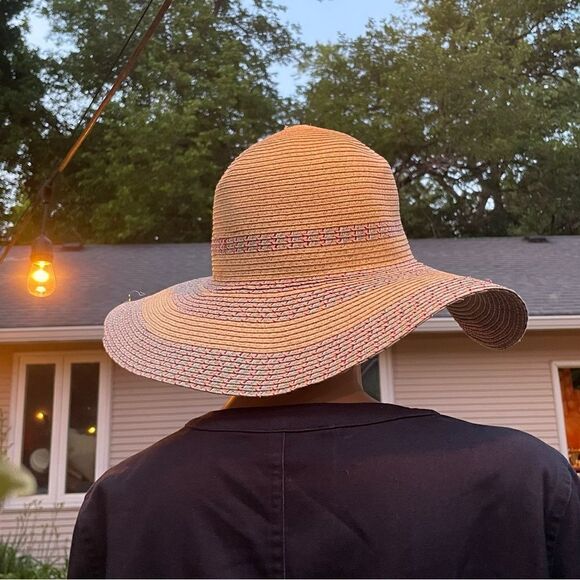 Straw hat with muted color stripe - Picture 8 of 9